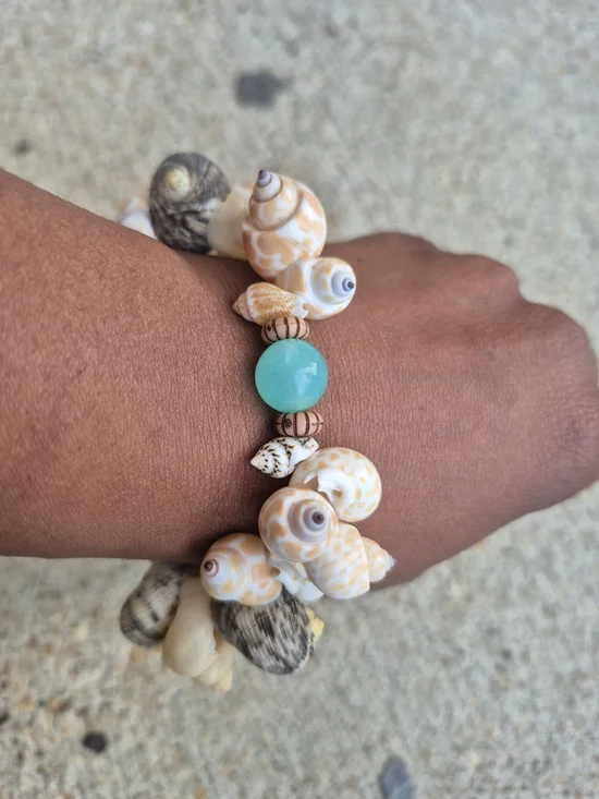 Ocean Blue Seashell Braclet! - Picture 3 of 5